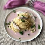 Spaghetti carbonara met gerookte makreel